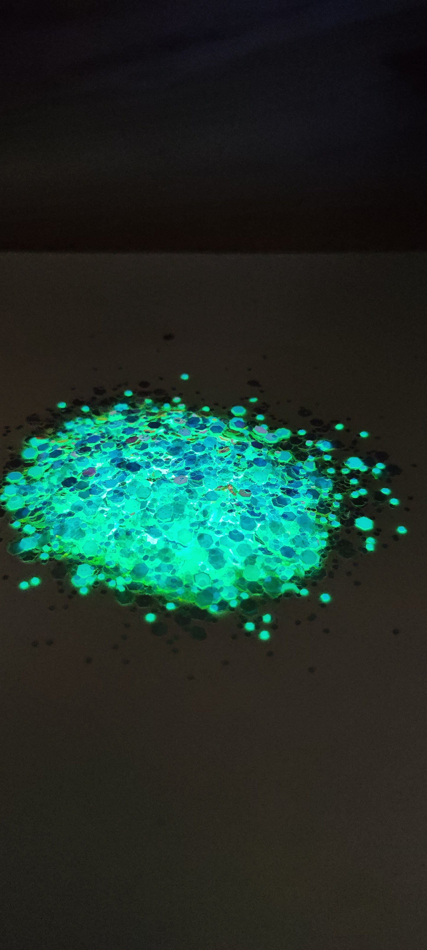 Scales Glow Glitter